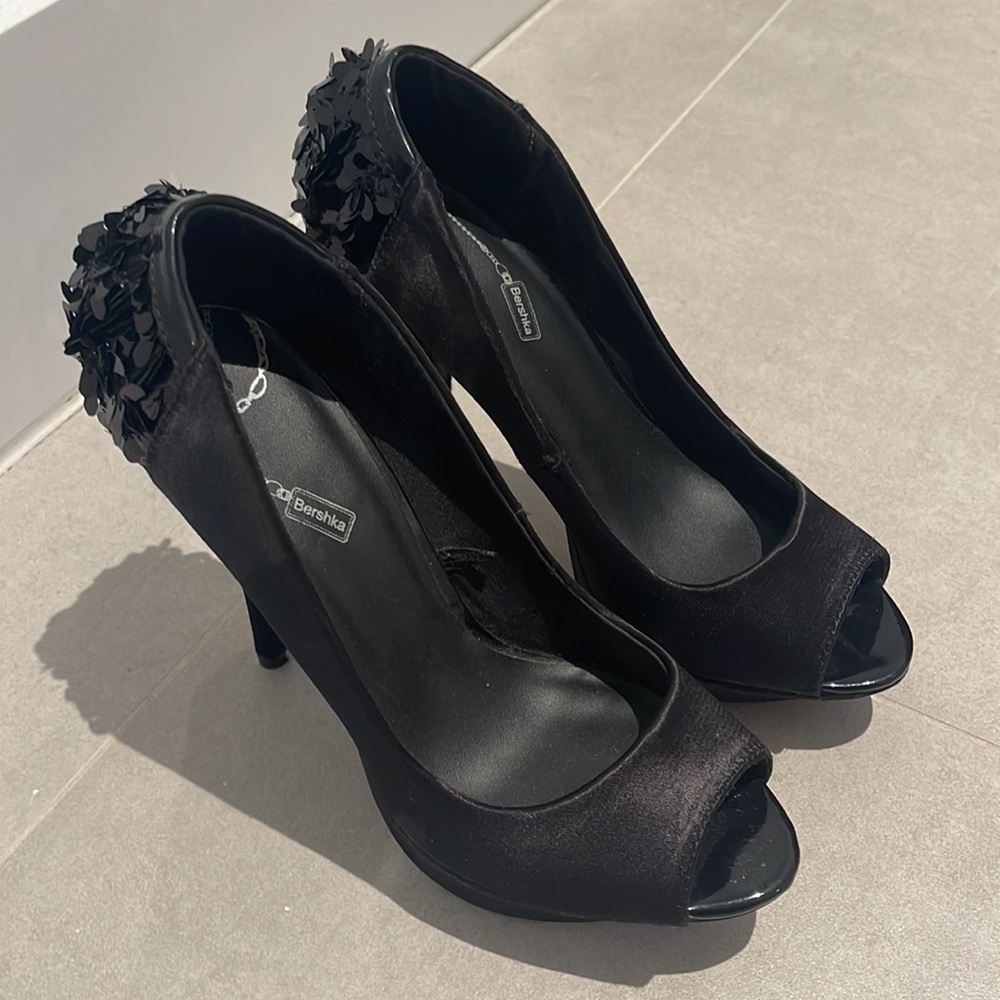 Bershka women size 36 satin black and sequin heels open toe shoes platform Y2K